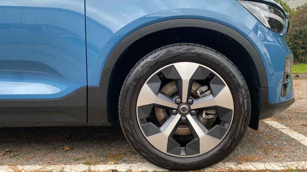 Volvo XC40 2.0 B4P Ultimate Dark 5dr Auto Petrol Estate - Image 9