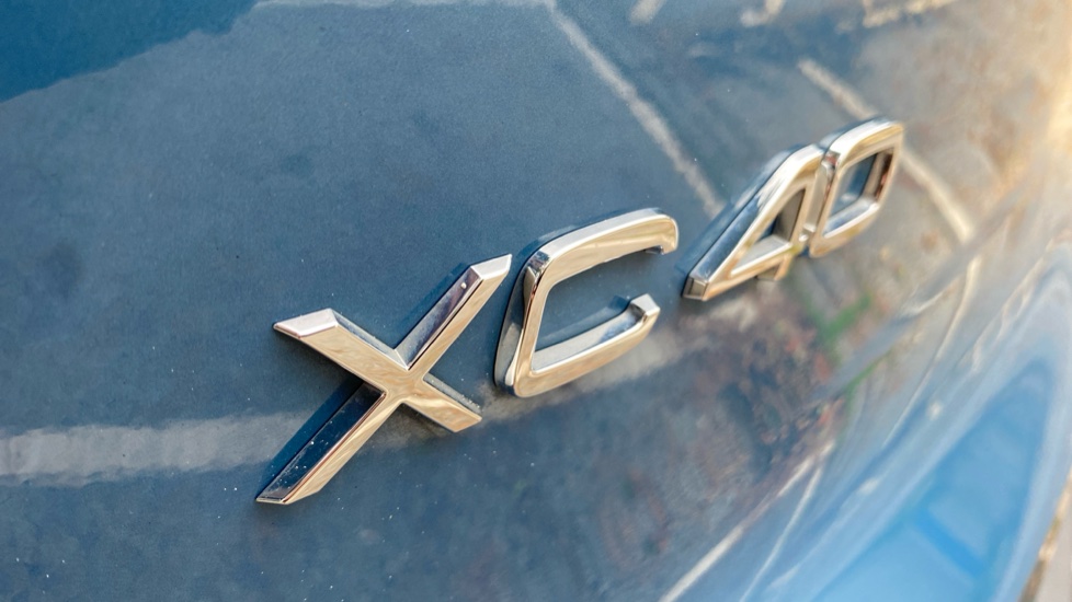 Volvo XC40 2.0 B4P Ultimate Dark 5dr Auto Petrol Estate - Image 40