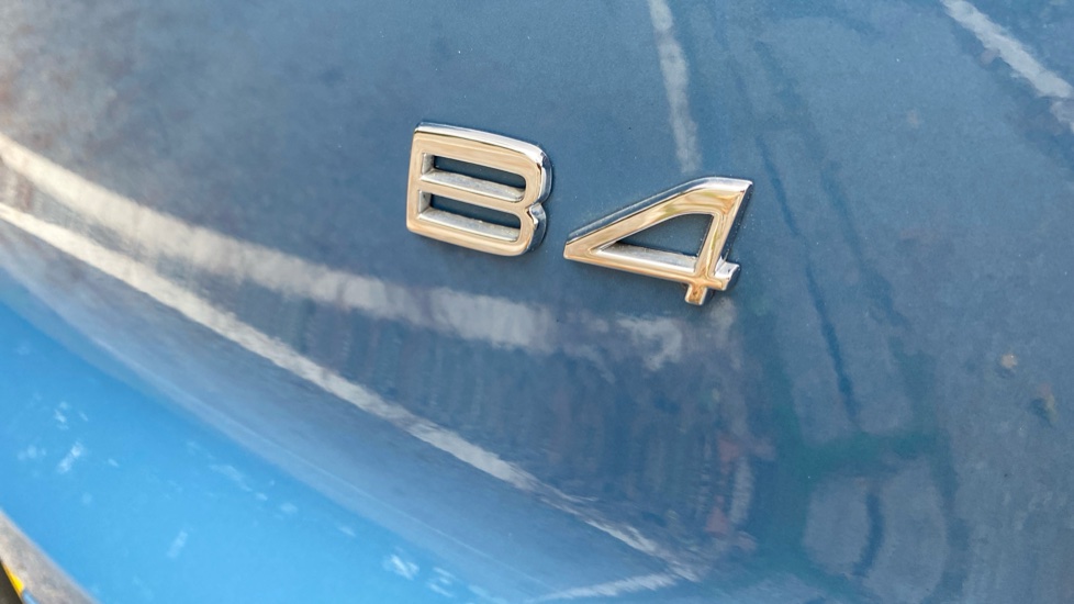 Volvo XC40 2.0 B4P Ultimate Dark 5dr Auto Petrol Estate - Image 41