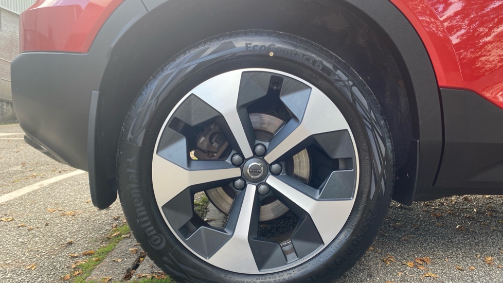 Volvo XC40 2.0 B3P Plus Dark 5dr Auto Petrol Estate - Image 9