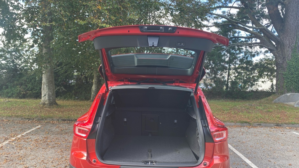 Volvo XC40 2.0 B3P Plus Dark 5dr Auto Petrol Estate - Image 13