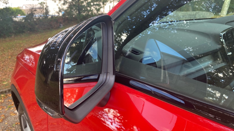 Volvo XC40 2.0 B3P Plus Dark 5dr Auto Petrol Estate - Image 32