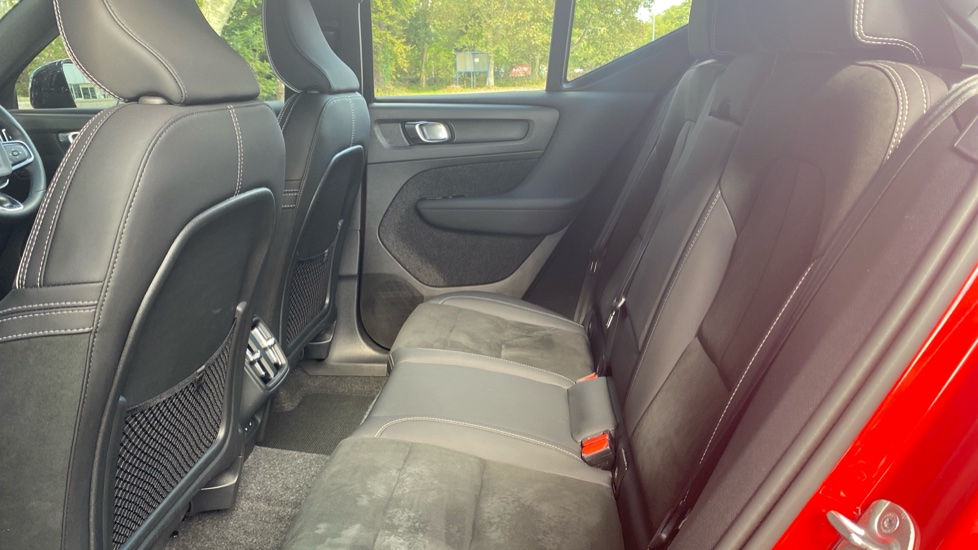 Volvo XC40 2.0 B3P Plus Dark 5dr Auto Petrol Estate - Image 33
