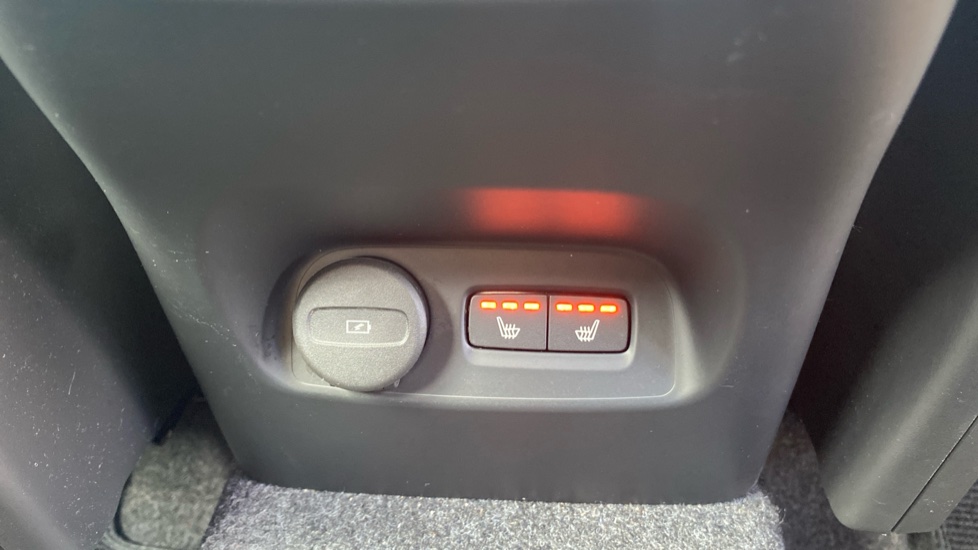 Volvo XC40 2.0 B3P Plus Dark 5dr Auto Petrol Estate - Image 41