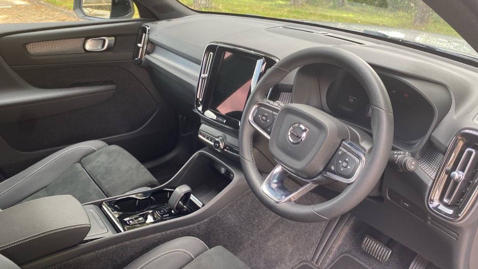 Volvo XC40 2.0 B3P Plus Dark 5dr Auto Petrol Estate - Image 4