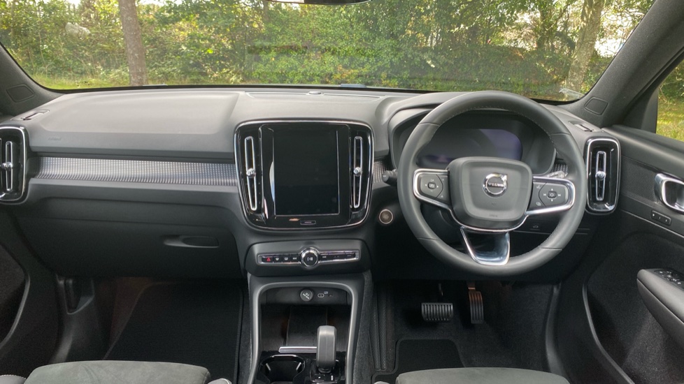Volvo XC40 2.0 B3P Plus Dark 5dr Auto Petrol Estate - Image 5
