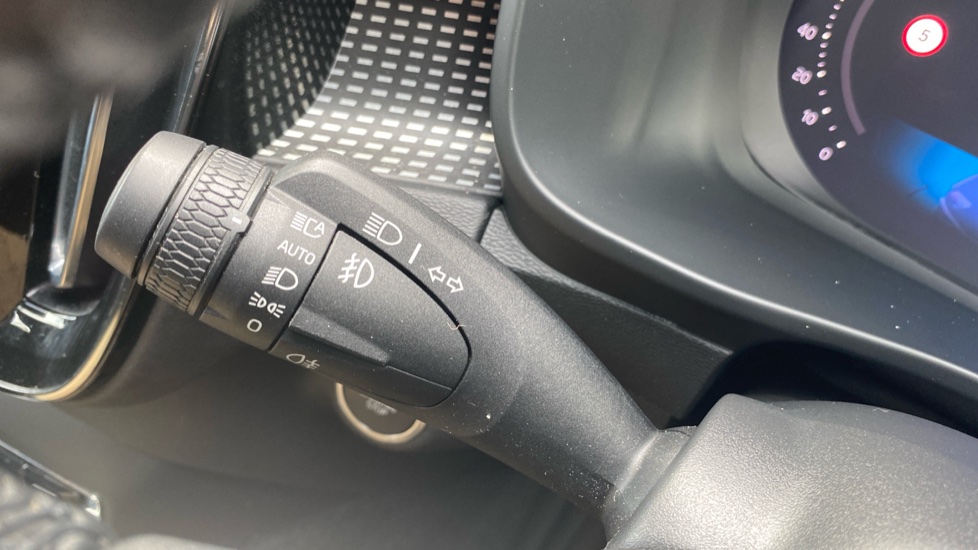 Volvo XC40 2.0 B3P Plus Dark 5dr Auto Petrol Estate - Image 20