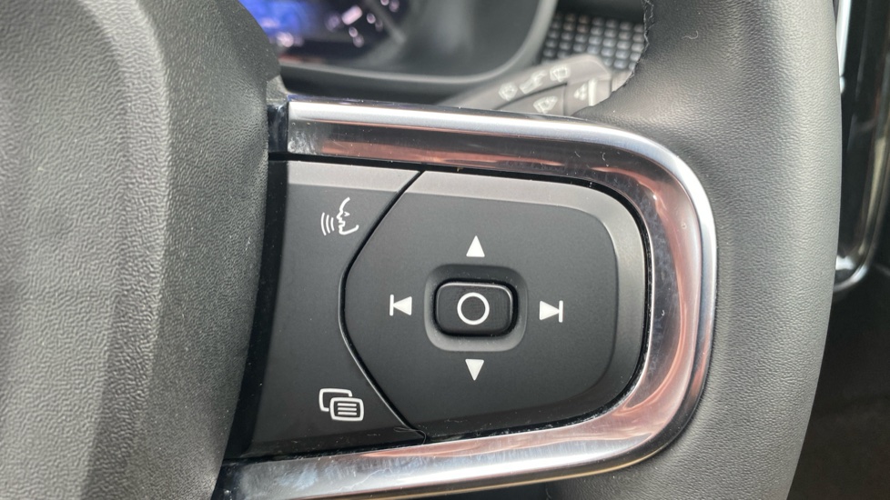 Volvo XC40 2.0 B3P Plus Dark 5dr Auto Petrol Estate - Image 22