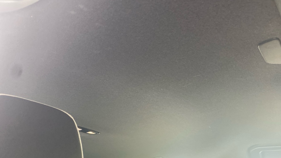 Volvo XC40 2.0 B3P Plus Dark 5dr Auto Petrol Estate - Image 31