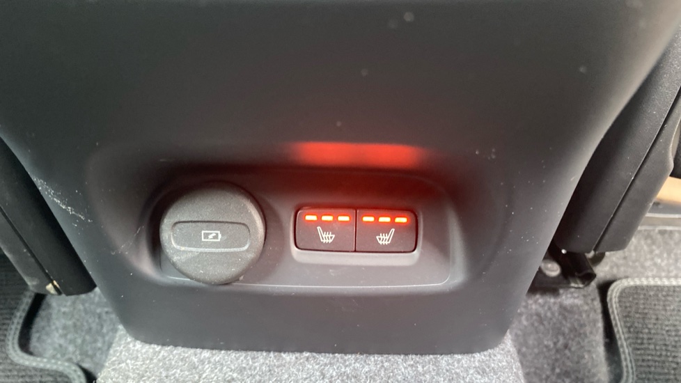 Volvo XC40 2.0 B3P Plus Dark 5dr Auto Petrol Estate - Image 43