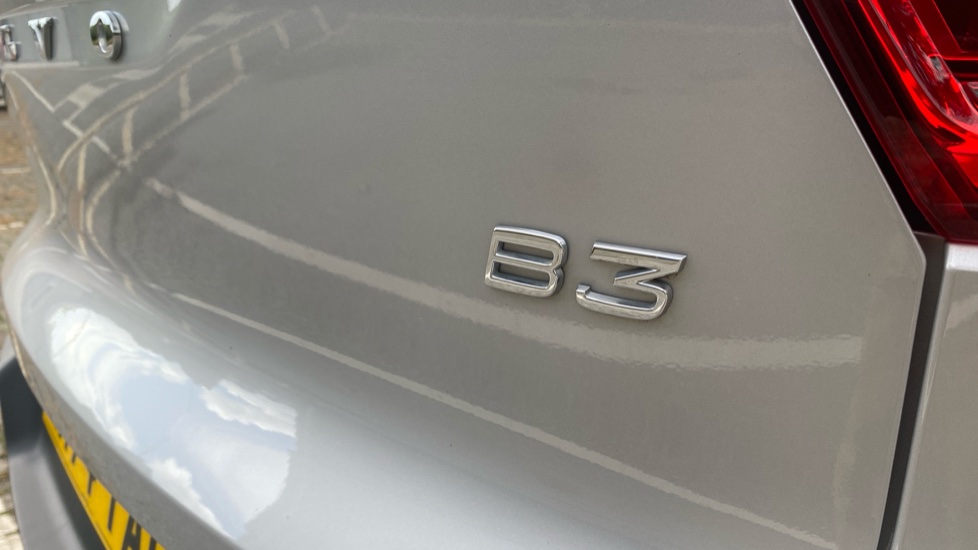 Volvo XC40 2.0 B3P Plus Dark 5dr Auto Petrol Estate - Image 44