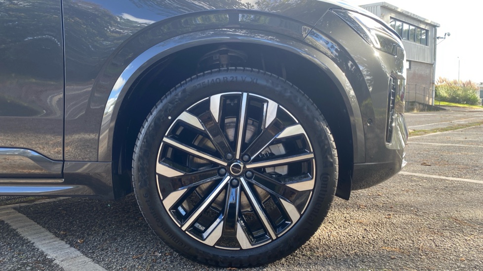 Volvo XC90 2.0 B5P Ultra Dark 5dr AWD Geartronic Petrol Estate - Image 9