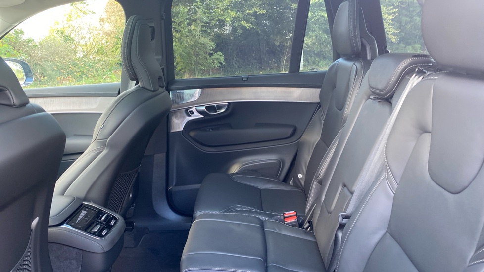 Volvo XC90 2.0 B5P Ultra Dark 5dr AWD Geartronic Petrol Estate - Image 33