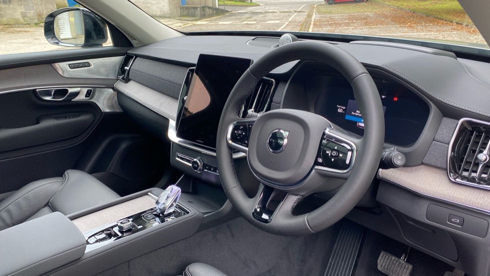 Volvo XC90 2.0 B5P Ultra Dark 5dr AWD Geartronic Petrol Estate - Image 4