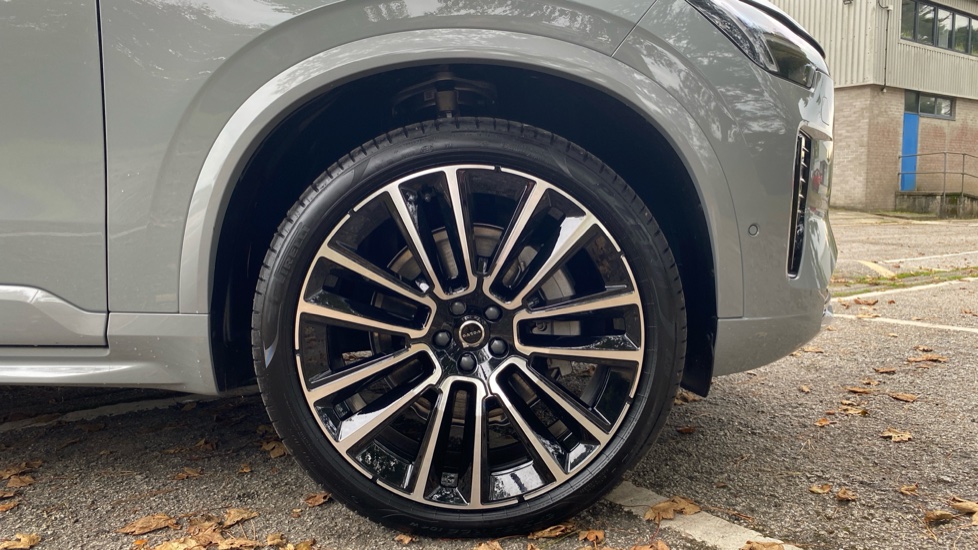 Volvo XC90 2.0 B5P Ultra Dark 5dr AWD Geartronic Petrol Estate - Image 9