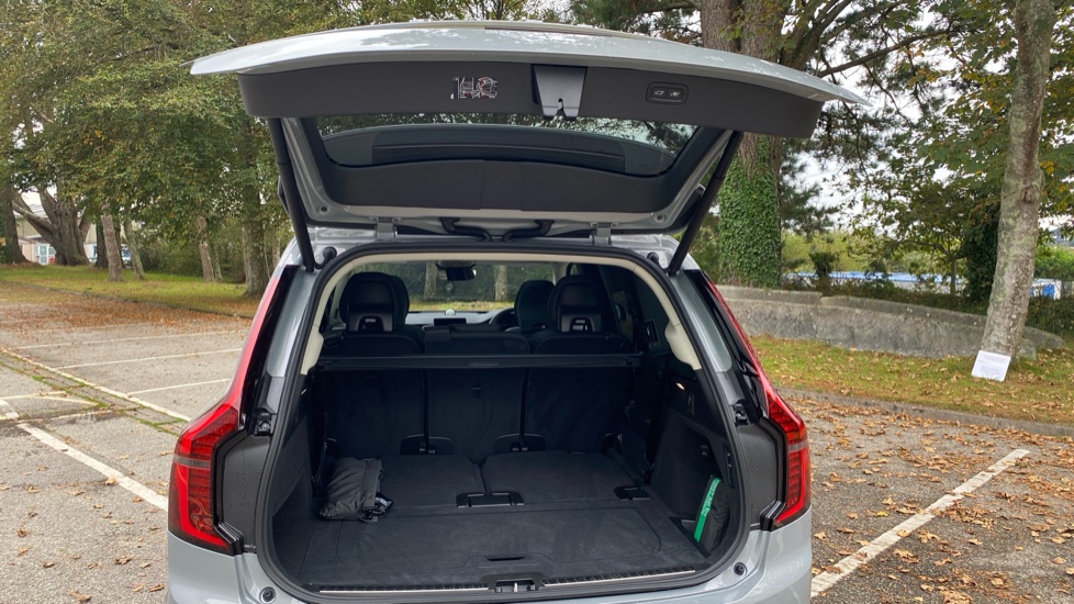 Volvo XC90 2.0 B5P Ultra Dark 5dr AWD Geartronic Petrol Estate - Image 13