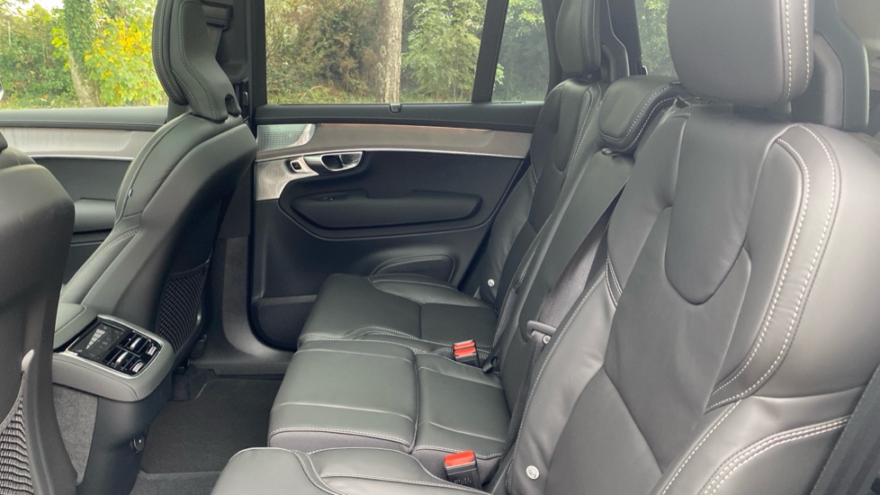 Volvo XC90 2.0 B5P Ultra Dark 5dr AWD Geartronic Petrol Estate - Image 33