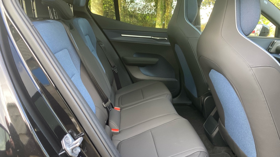 Volvo EX30 200kW SM Ex Range Ultra Black Ed 69kWh 5dr Auto Electric Estate - Image 6
