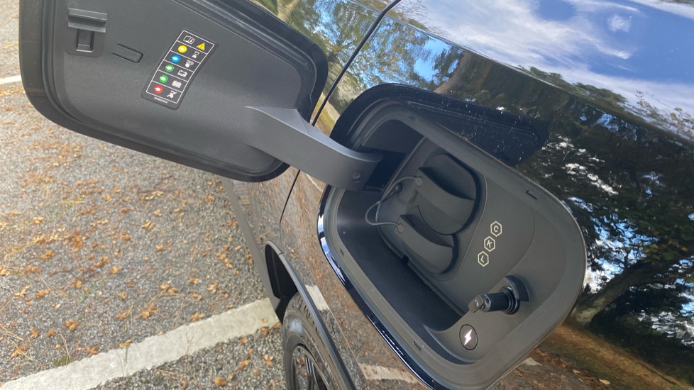 Volvo EX30 200kW SM Ex Range Ultra Black Ed 69kWh 5dr Auto Electric Estate - Image 16