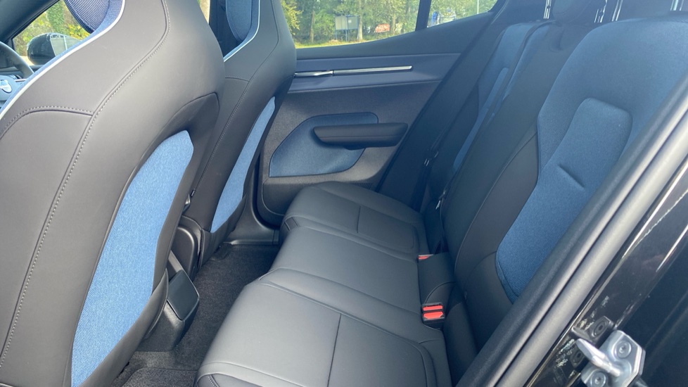 Volvo EX30 200kW SM Ex Range Ultra Black Ed 69kWh 5dr Auto Electric Estate - Image 33