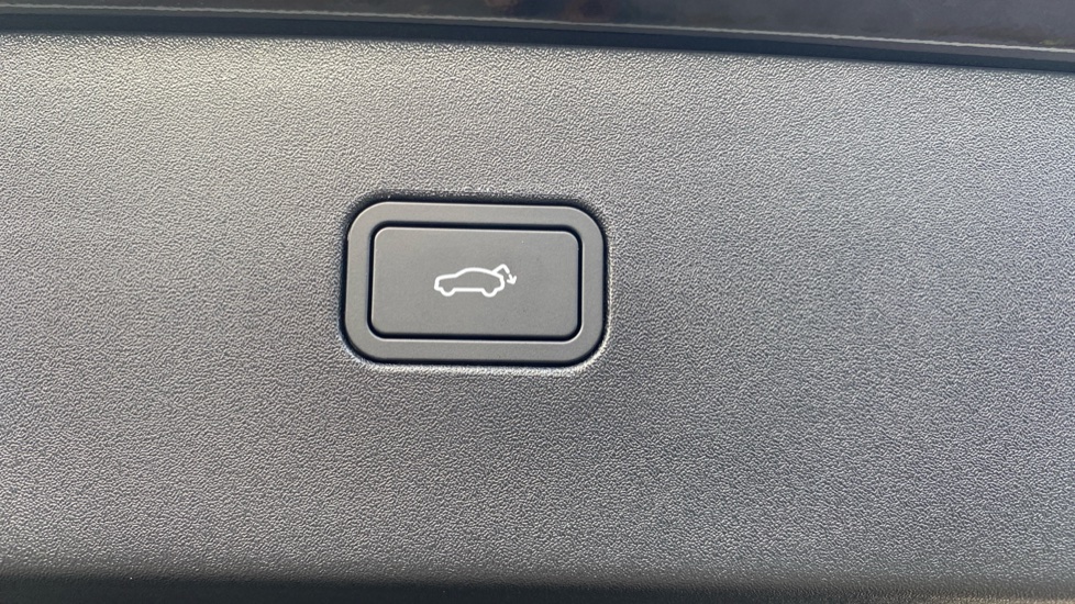 Volvo EX30 200kW SM Ex Range Ultra Black Ed 69kWh 5dr Auto Electric Estate - Image 35