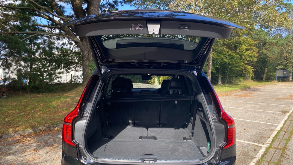 Volvo XC90 2.0 B5P Plus Black Edition 5dr AWD Geartronic Petrol Estate - Image 13