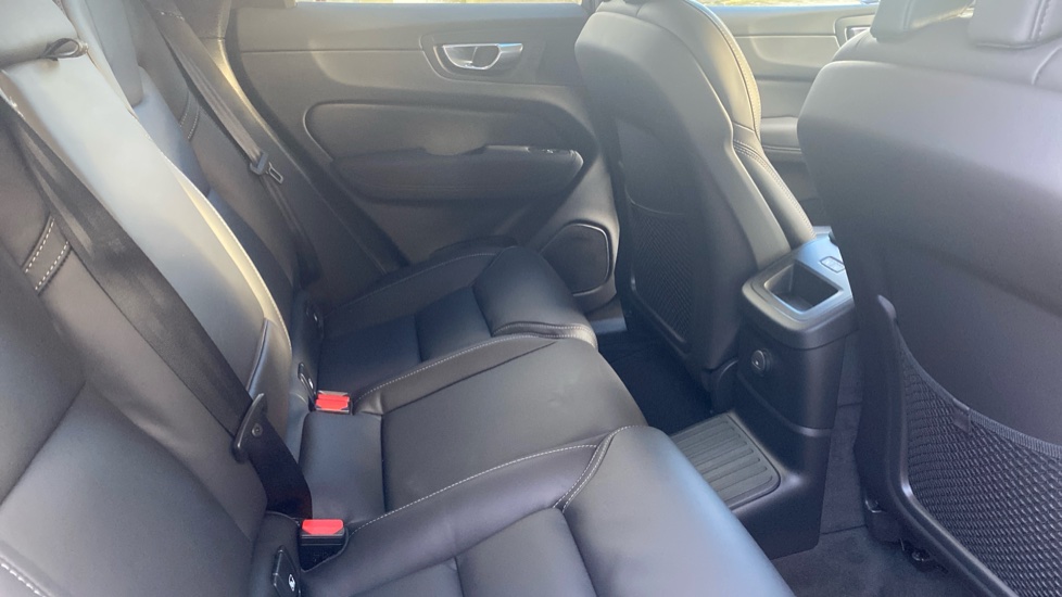 Volvo XC60 2.0 T6 [350] PHEV Plus Dark 5dr AWD Geartronic Estate - Image 6