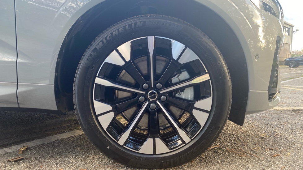 Volvo XC60 2.0 T6 [350] PHEV Plus Dark 5dr AWD Geartronic Estate - Image 9
