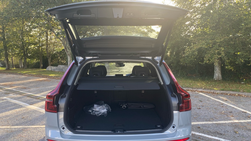 Volvo XC60 2.0 T6 [350] PHEV Plus Dark 5dr AWD Geartronic Estate - Image 13