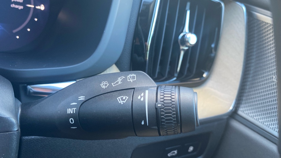 Volvo XC60 2.0 T6 [350] PHEV Plus Dark 5dr AWD Geartronic Estate - Image 23