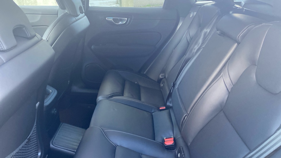 Volvo XC60 2.0 T6 [350] PHEV Plus Dark 5dr AWD Geartronic Estate - Image 32