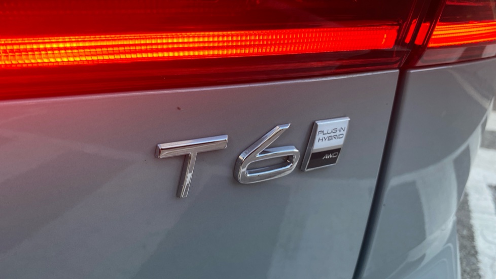 Volvo XC60 2.0 T6 [350] PHEV Plus Dark 5dr AWD Geartronic Estate - Image 35