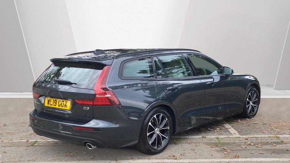 Volvo V60 2.0 D3 Momentum Pro 5dr Auto Diesel Estate - Image 2