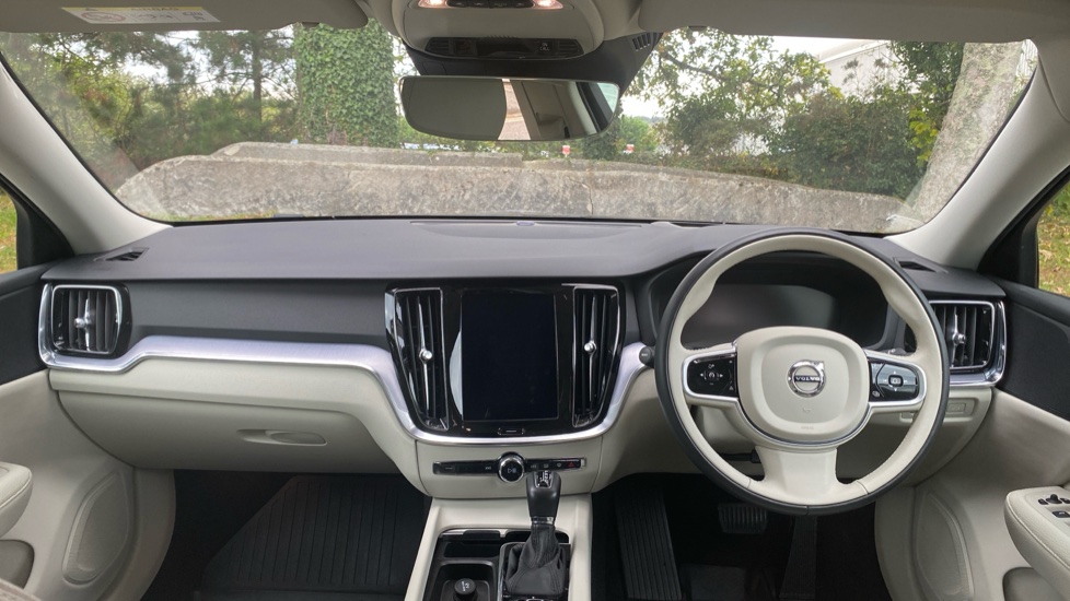 Volvo V60 2.0 D3 Momentum Pro 5dr Auto Diesel Estate - Image 5