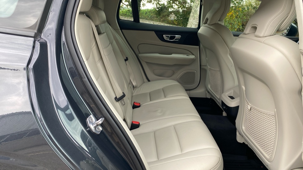 Volvo V60 2.0 D3 Momentum Pro 5dr Auto Diesel Estate - Image 6