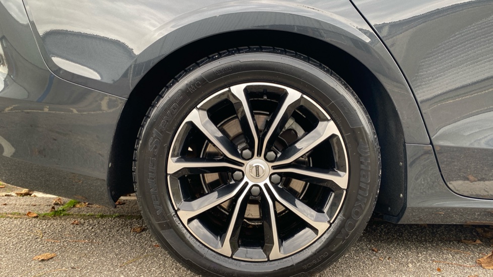 Volvo V60 2.0 D3 Momentum Pro 5dr Auto Diesel Estate - Image 9