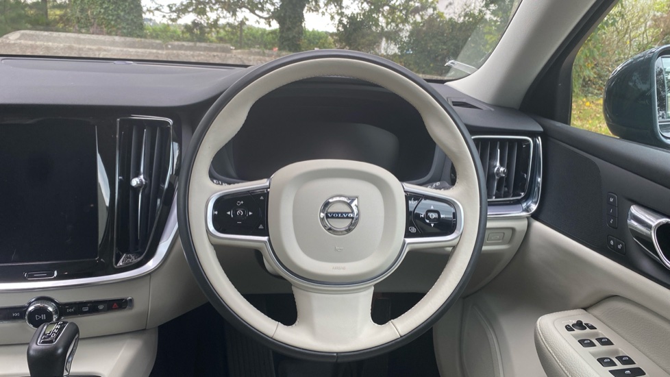 Volvo V60 2.0 D3 Momentum Pro 5dr Auto Diesel Estate - Image 10