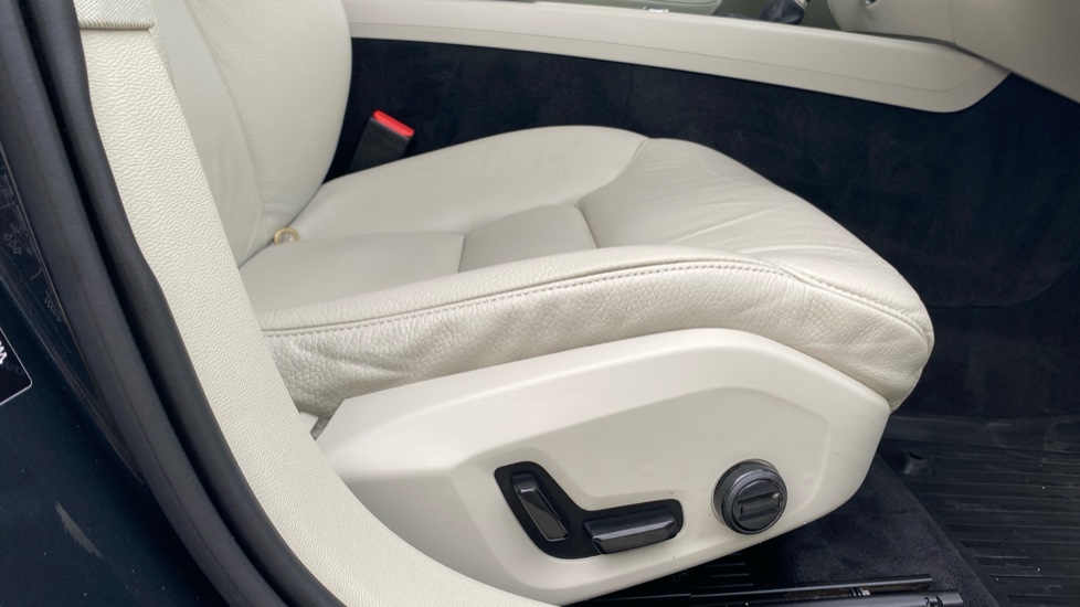 Volvo V60 2.0 D3 Momentum Pro 5dr Auto Diesel Estate - Image 30