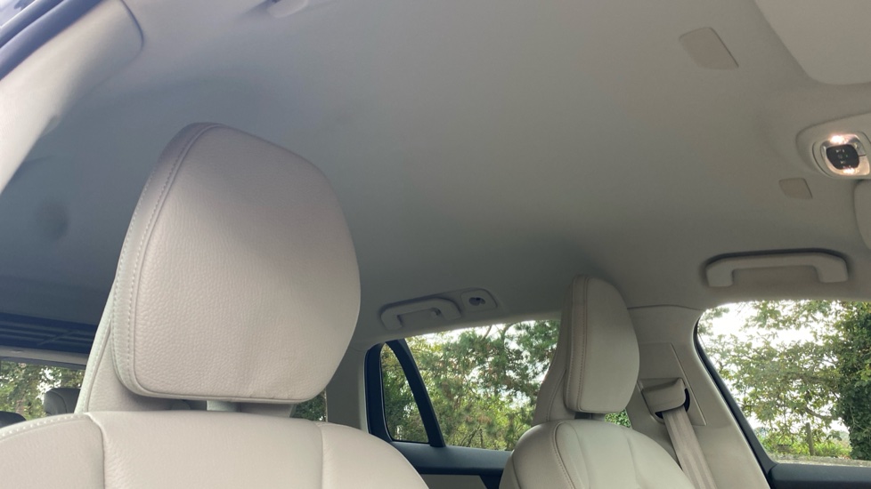 Volvo V60 2.0 D3 Momentum Pro 5dr Auto Diesel Estate - Image 31