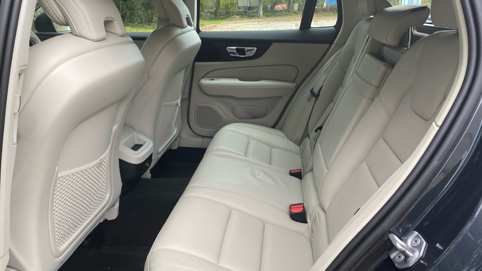 Volvo V60 2.0 D3 Momentum Pro 5dr Auto Diesel Estate - Image 33