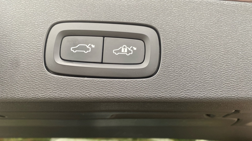 Volvo V60 2.0 D3 Momentum Pro 5dr Auto Diesel Estate - Image 35