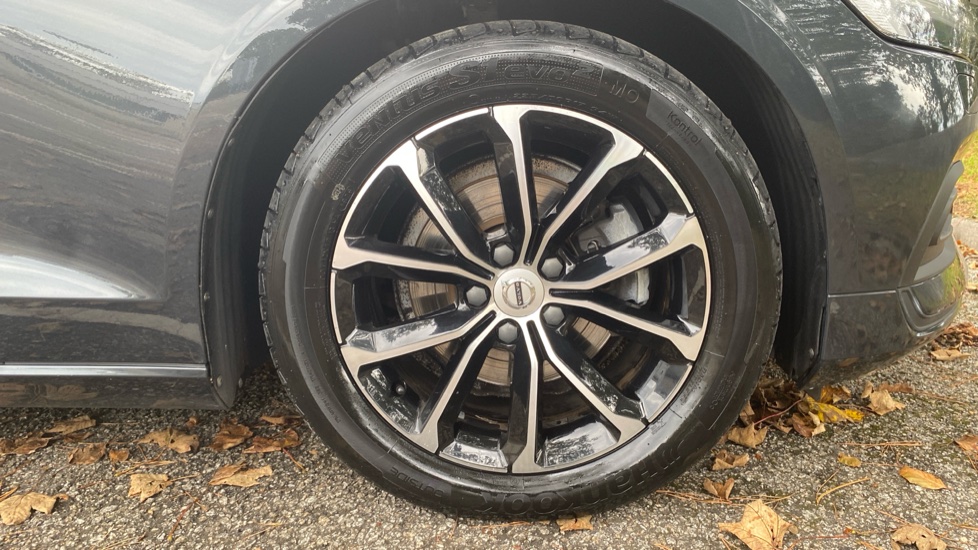 Volvo V60 2.0 D3 Momentum Pro 5dr Auto Diesel Estate - Image 43