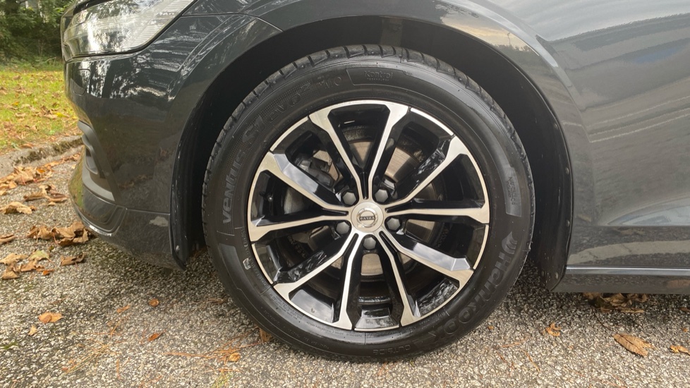 Volvo V60 2.0 D3 Momentum Pro 5dr Auto Diesel Estate - Image 45