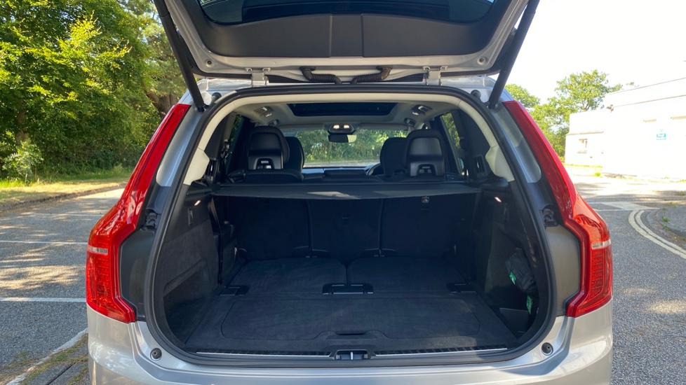 Volvo XC90 2.0 B5D [235] Plus Dark 5dr AWD Geartronic Diesel Estate - Image 13