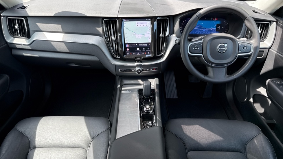 Volvo XC60 2.0 B5P Core 5dr AWD Geartronic Petrol Estate - Image 5