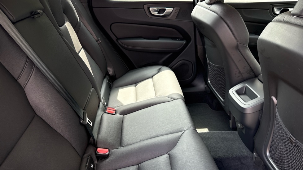 Volvo XC60 2.0 B5P Core 5dr AWD Geartronic Petrol Estate - Image 6
