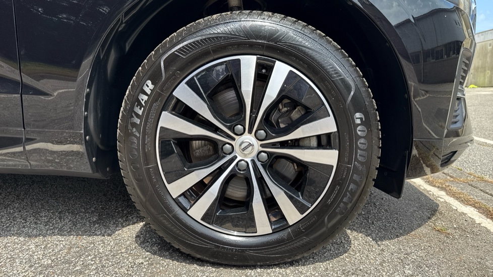 Volvo XC60 2.0 B5P Core 5dr AWD Geartronic Petrol Estate - Image 9
