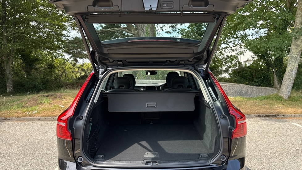 Volvo XC60 2.0 B5P Core 5dr AWD Geartronic Petrol Estate - Image 13