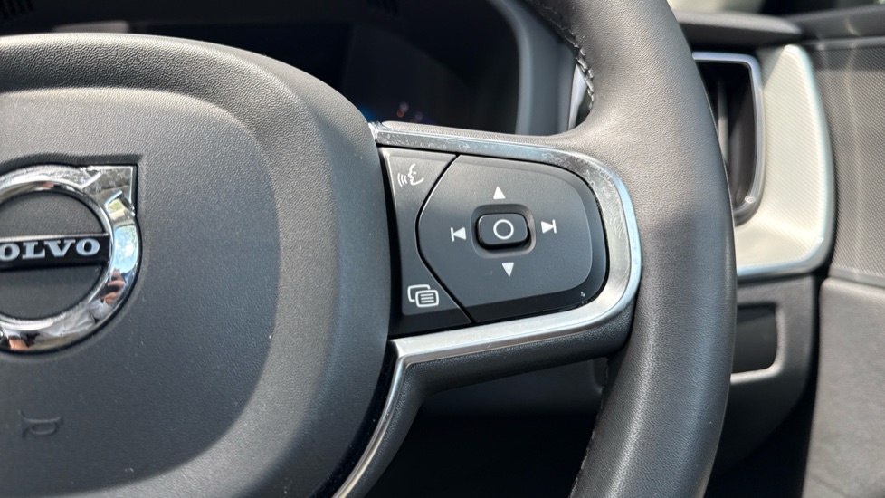 Volvo XC60 2.0 B5P Core 5dr AWD Geartronic Petrol Estate - Image 22