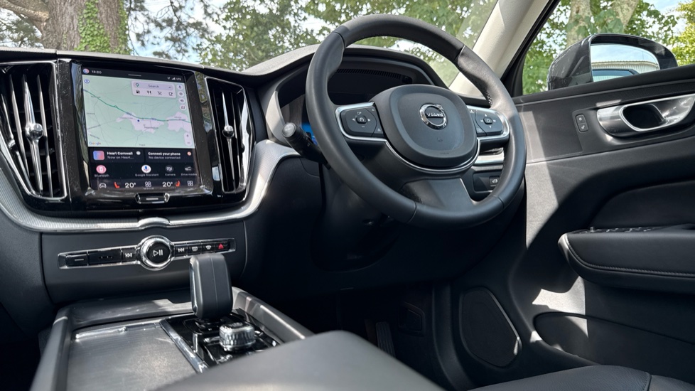 Volvo XC60 2.0 B5P Core 5dr AWD Geartronic Petrol Estate - Image 39